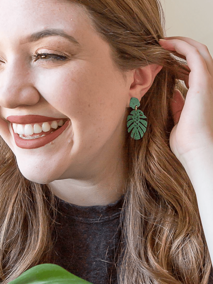Monstera Studs - Passion Lilie