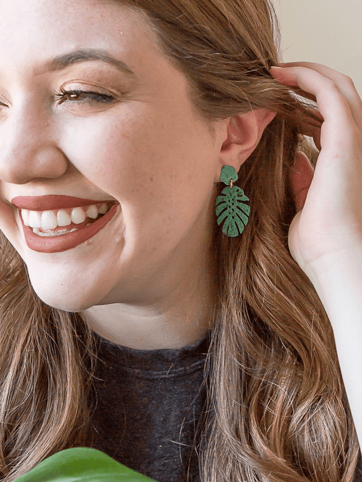 Monstera Studs - Passion Lilie